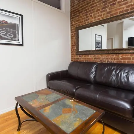 ホームステイ Renovated Flat *